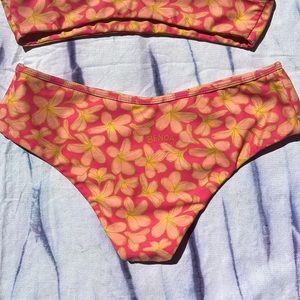 NWOT Benoa Swimwear Plumeria bottom. Size small.
